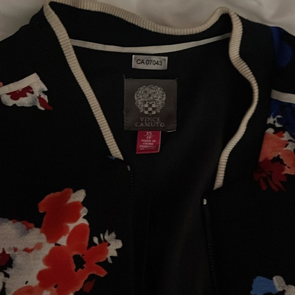Vince Camuto jacket.  Size xs. Like new - Picture 2 of 3